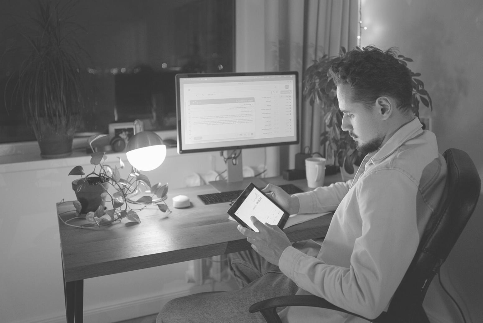 Individual financial planning session showing personalized habit-building approach